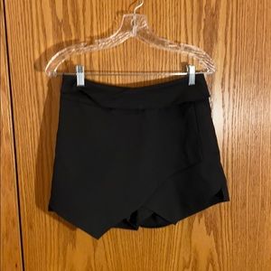 Black assume tribal SKORT